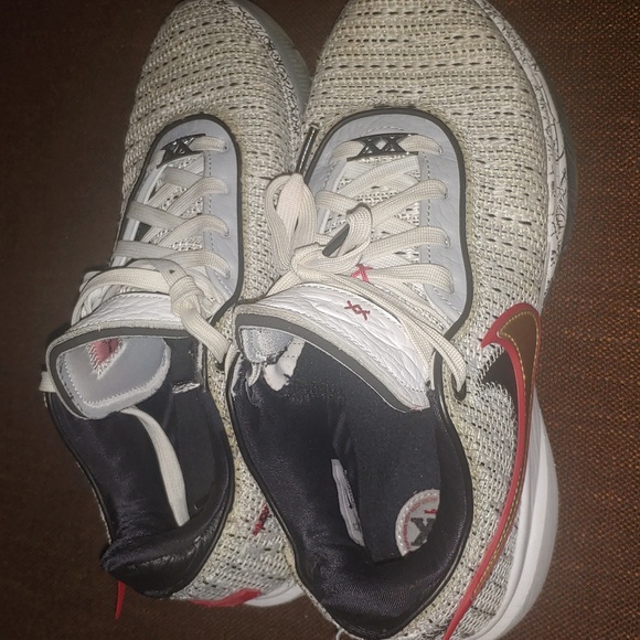 Nike Basketball shoes LeBron XX Size 8.5 Black/White - Picture 2 of 5